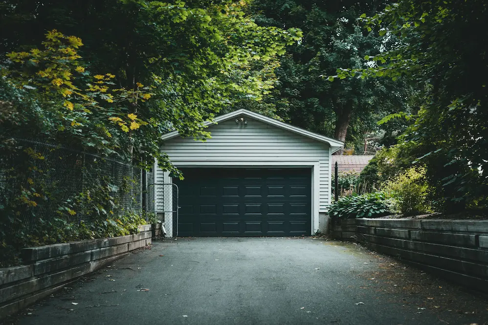 Renforcer la Sécurité d&rsquo;une Porte de Garage : Le Guide Complet