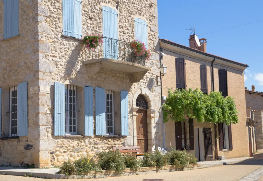 Rénover sa façade sans travaux lourds : le guide complet