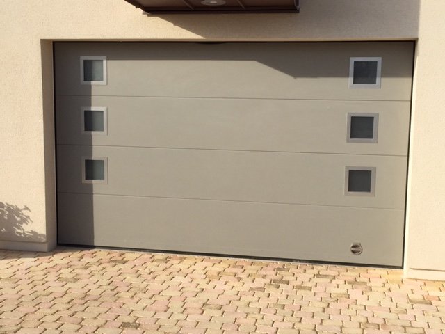 Porte de Garage Sectionnelle vs Basculante : Comparatif Complet pour Choisir